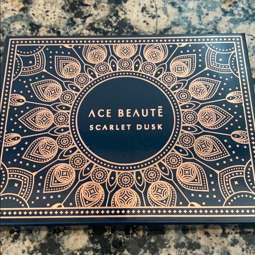 Ace Beaute scarlet dusk eye shadow palette